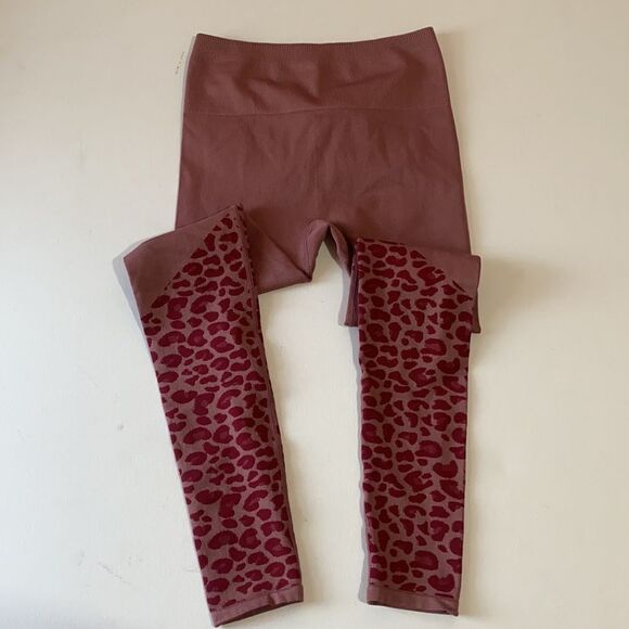 Fabletics Cheetah Print Seamless High Rise Legging - Picture 3 of 7